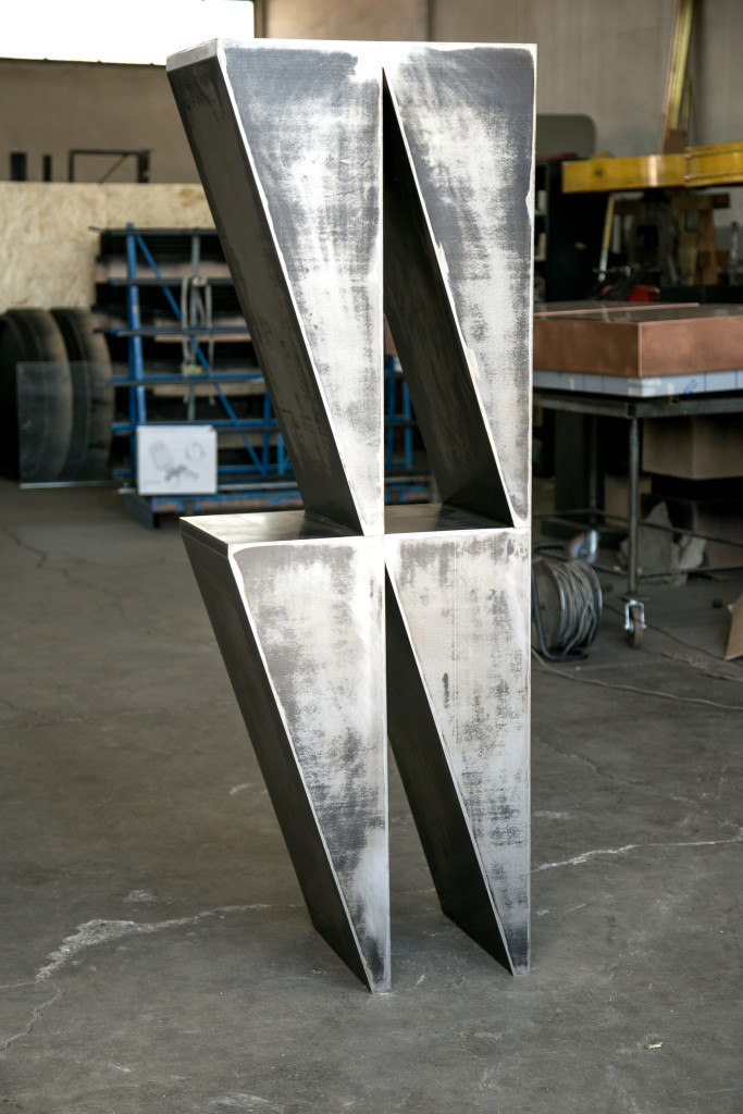 Statera is a metal art piece which uses equilibrium and geometry by Gustavo Martini